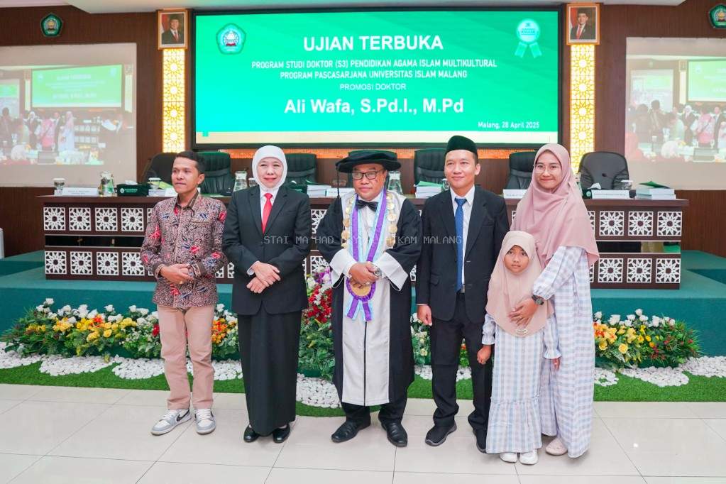 Gubernur Khofifah Hadiri Sidang Doktor Terbuka di UNISMA, Apresiasi Kontribusi Santri Beasiswa S3 LPPD Jatim