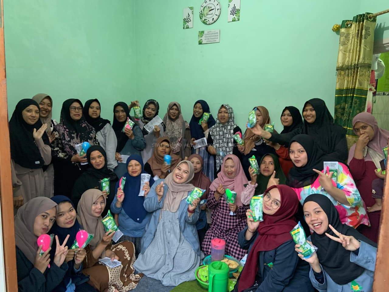 Mahasiswa KKN STAIMA Al-Hikam Gelar Sosialisasi Penanaman Bayam Brazil dengan Teknik Kapiler di PKK RT 03 RW 04 Temas